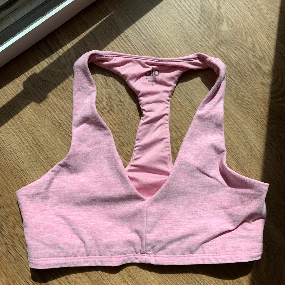 Alo yoga baby pink sports bra